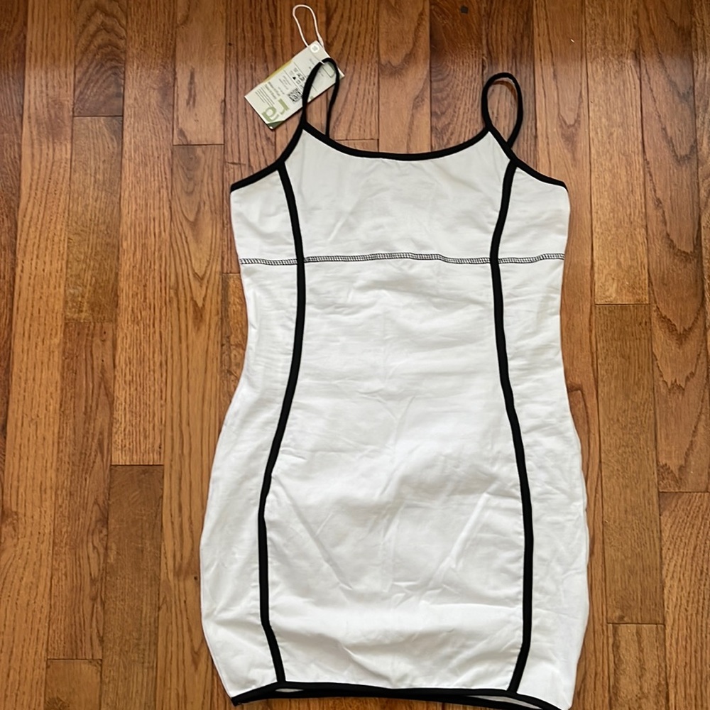 Dress - Picture 3 of 4